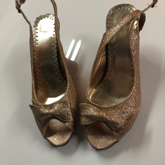 Vintage Peep Toe Sling Back Gold Heels - Picture 2 of 6